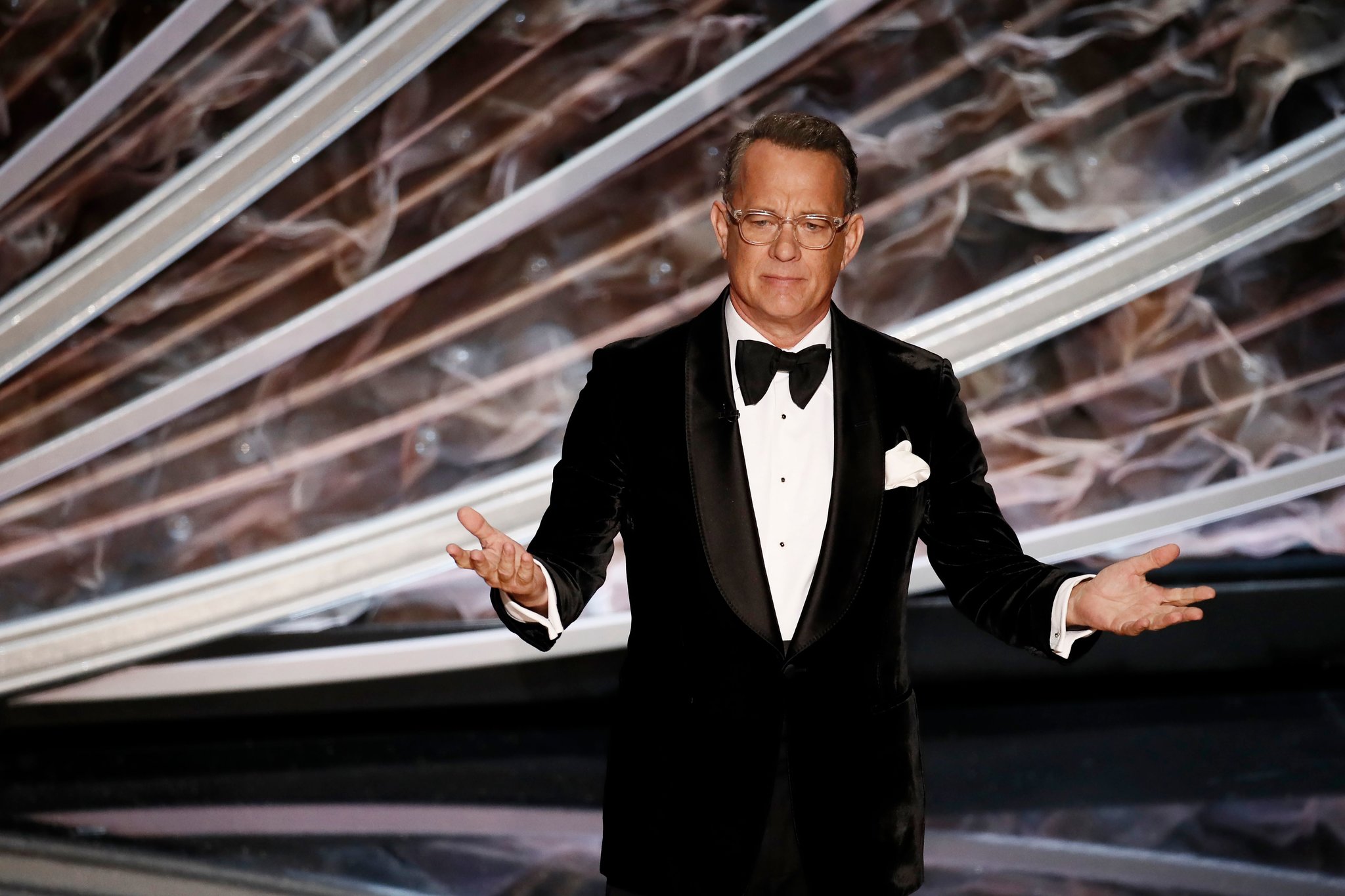 tom-hanks-hands-out-bitcoin